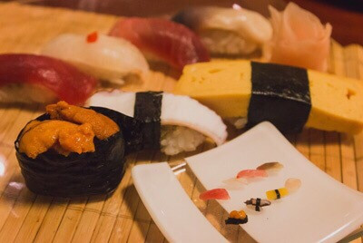 Крохотные японские суши